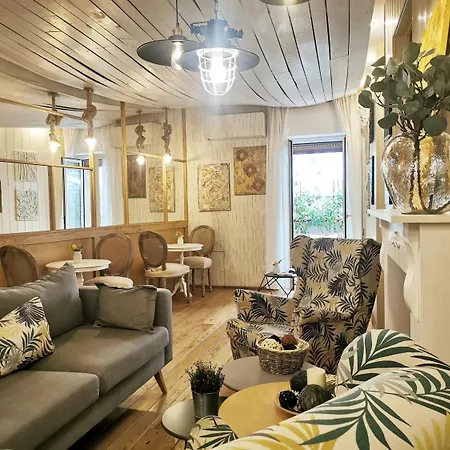 Konukevi Epoca Cosenza